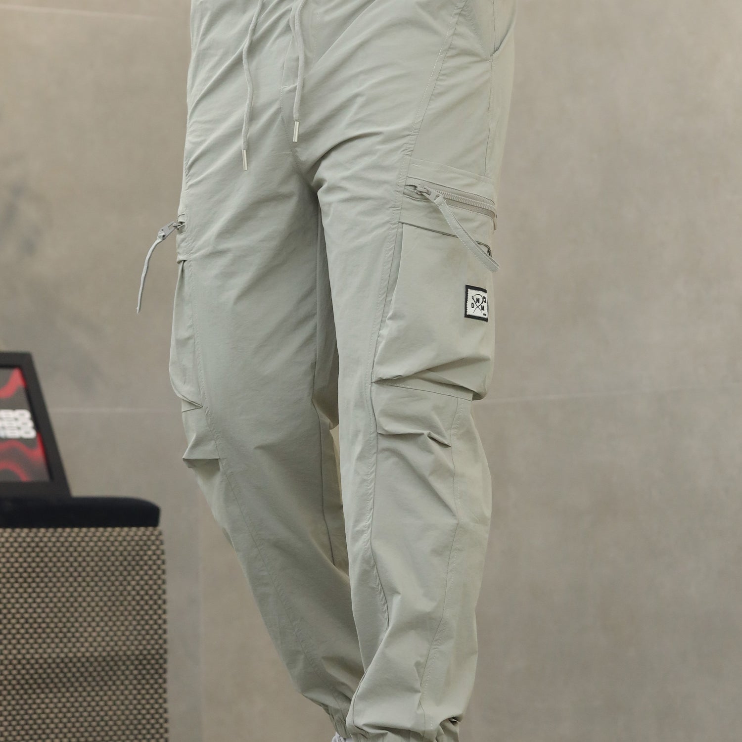 Men's Elastic Drawstring Zippered-Side-Pockets Cargo Trouser