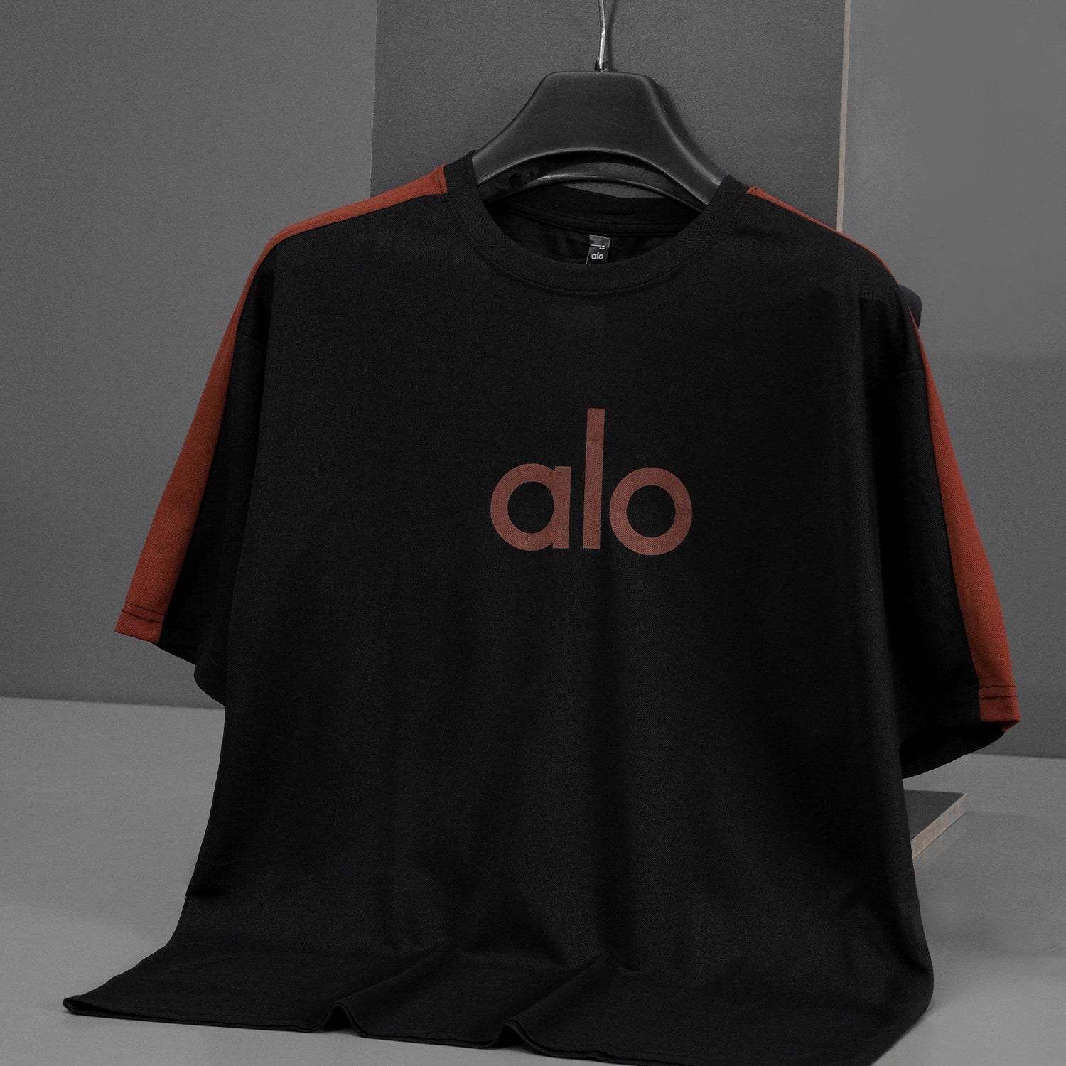 Alo Trendy Side Panel Stripe Men's Tee