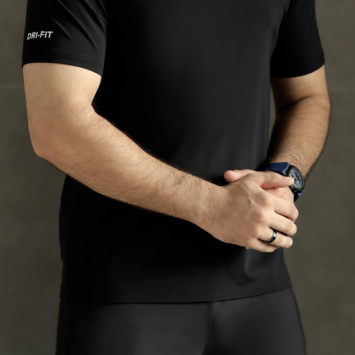 Alo Yoga Distinctive Front Logo Arrival Dry-Fit Tee