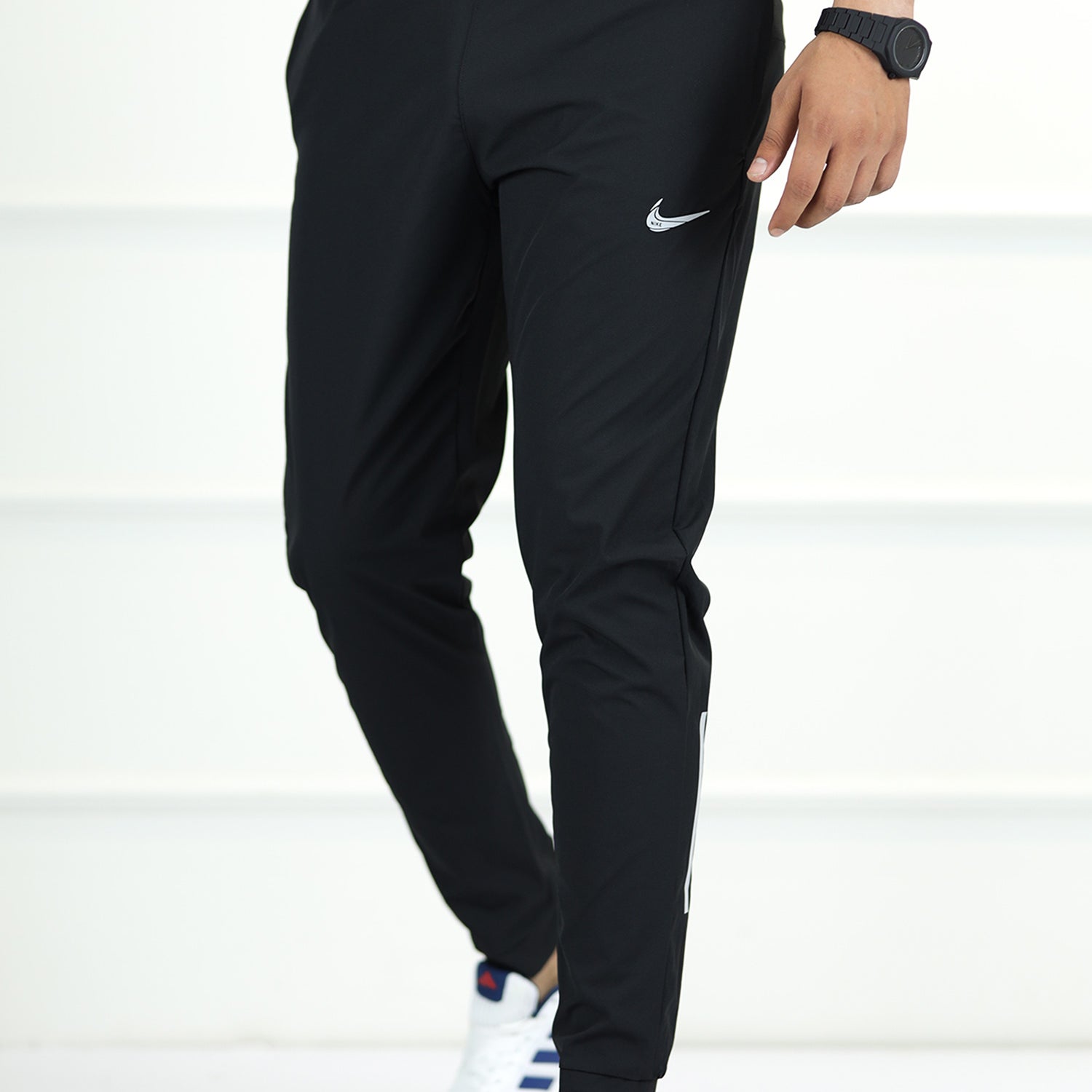 Nke Wind Breaker Micro Premium Sportswear Trouser In Black