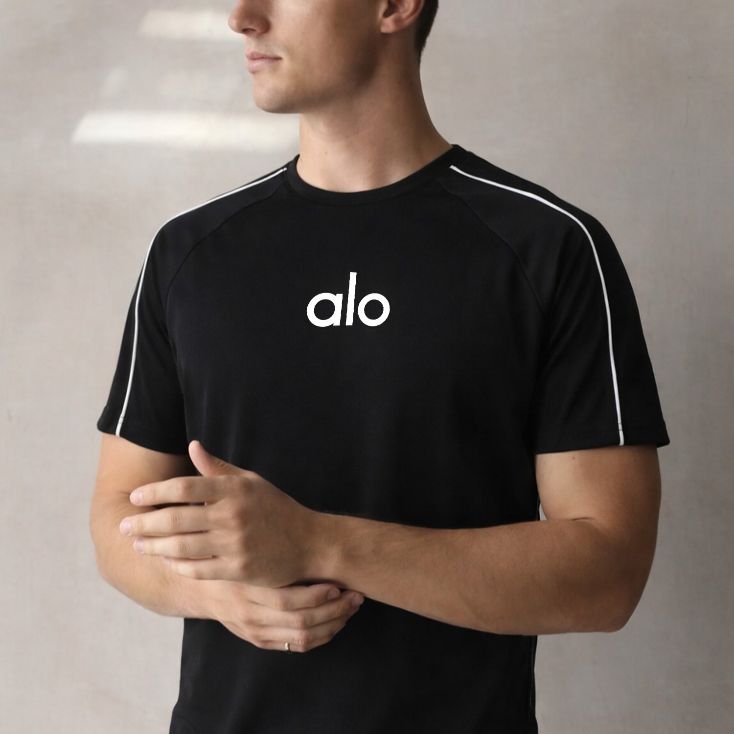 Alo Distinctive Front Logo Men's Tee