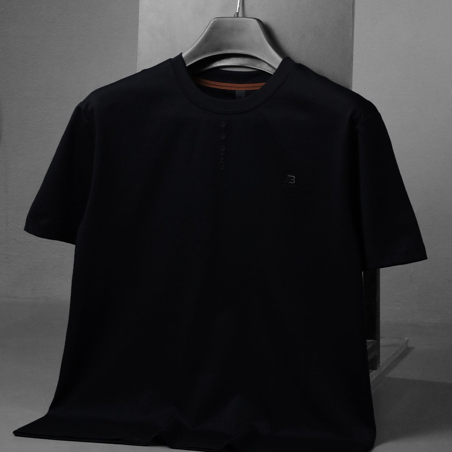 Mens Relaxed Fit Round-Neck Tee Shirt