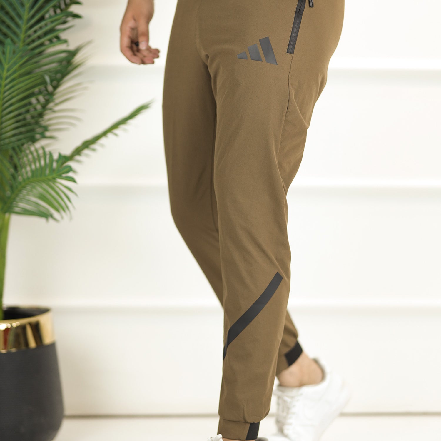 Adds Bottom Stripes Micro Premium Sportswear Trouser In Brown