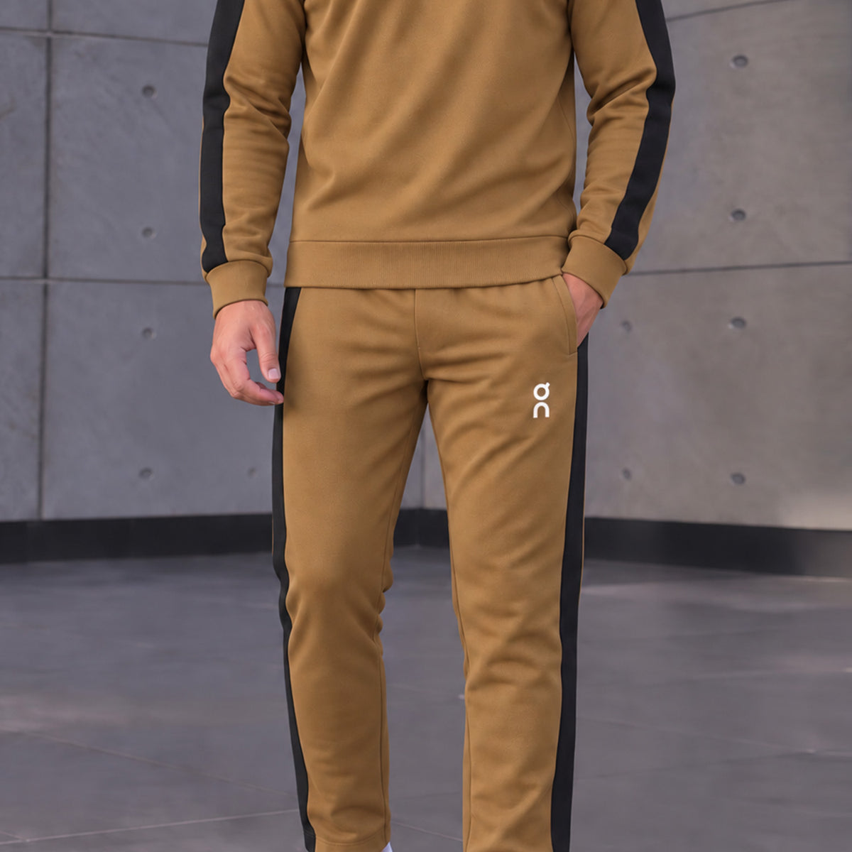 On Clud Athletic Pullover Men's Co-Ord Set