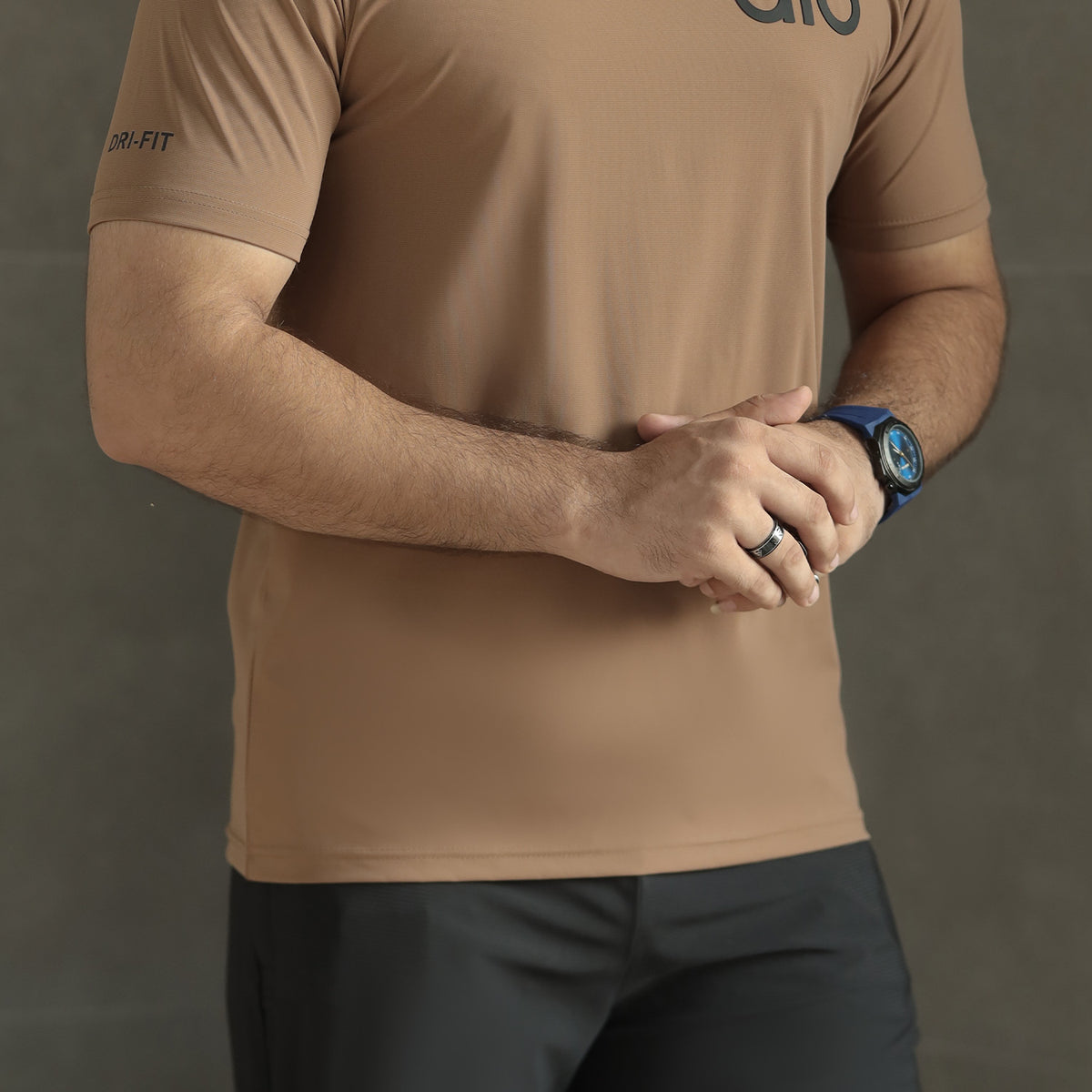 Alo Yoga Distinctive Front Logo Arrival Dry-Fit Tee