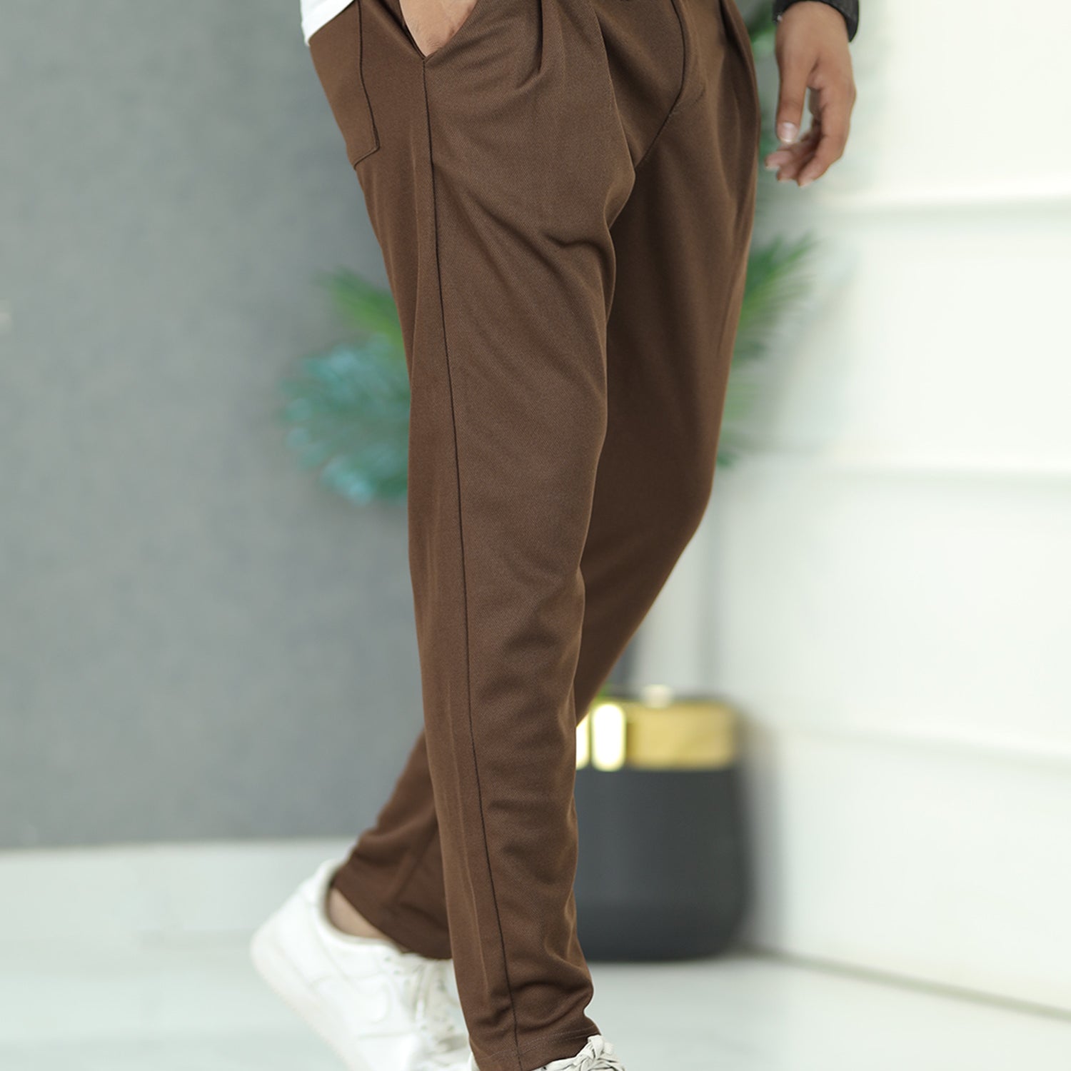 Turbo Elastic Classic Pleated Slimfit Trouser In Coffee Brown