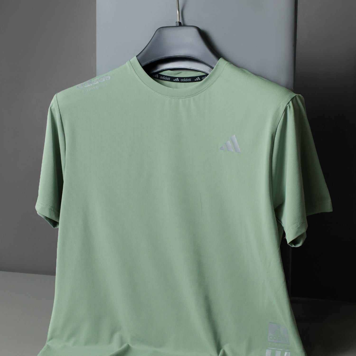 Adds Training Hit Workout Fitness Dry-Fit Tee