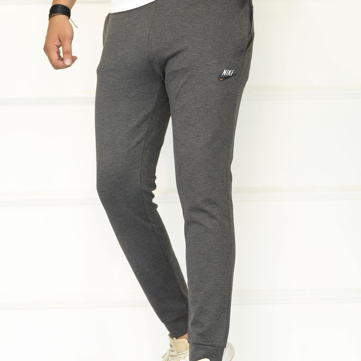 Nke 'The Jump' Project Performance SlimFit Trouser In Charcoal