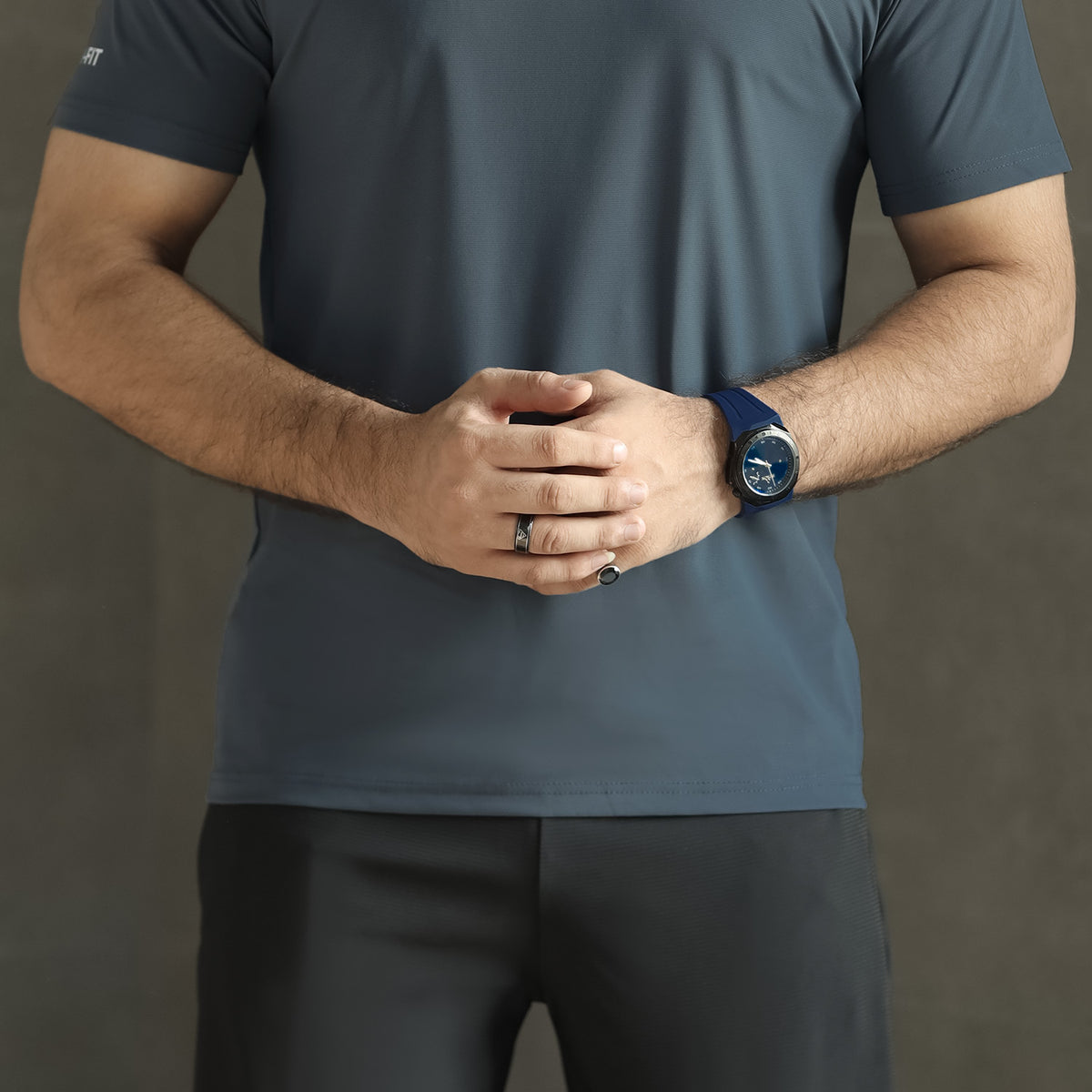 Alo Yoga Distinctive Front Logo Arrival Dry-Fit Tee