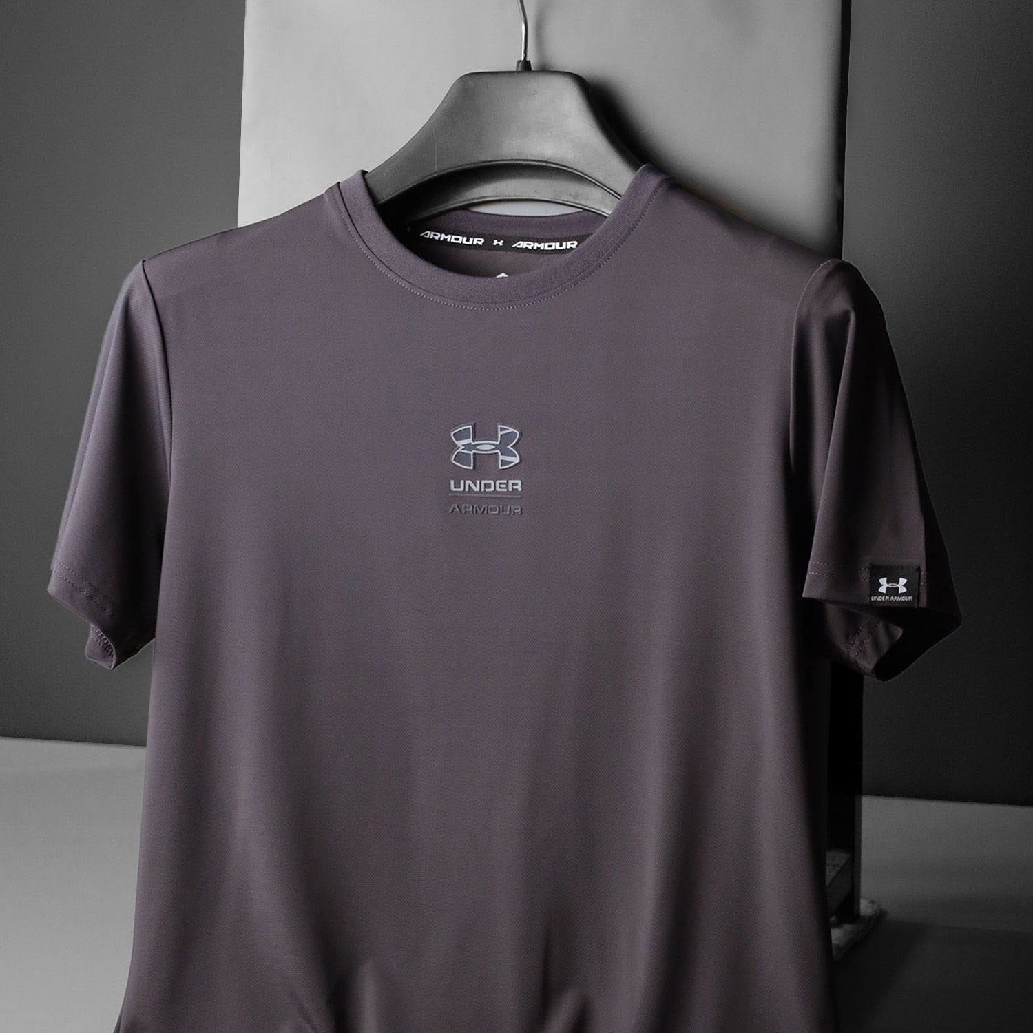 Undr Armr Mid Chest Logo Mesh Dry-Fit Tee