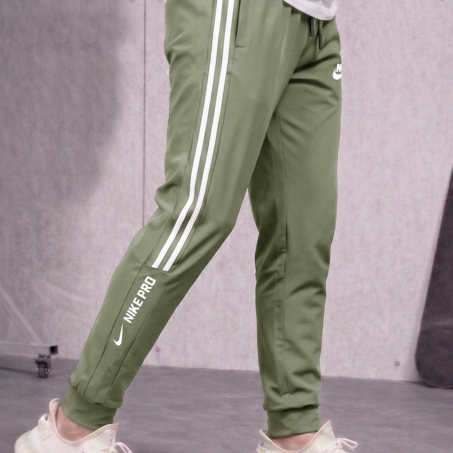 Nke Elegant Look Dry-Fit Trouser In Light Green