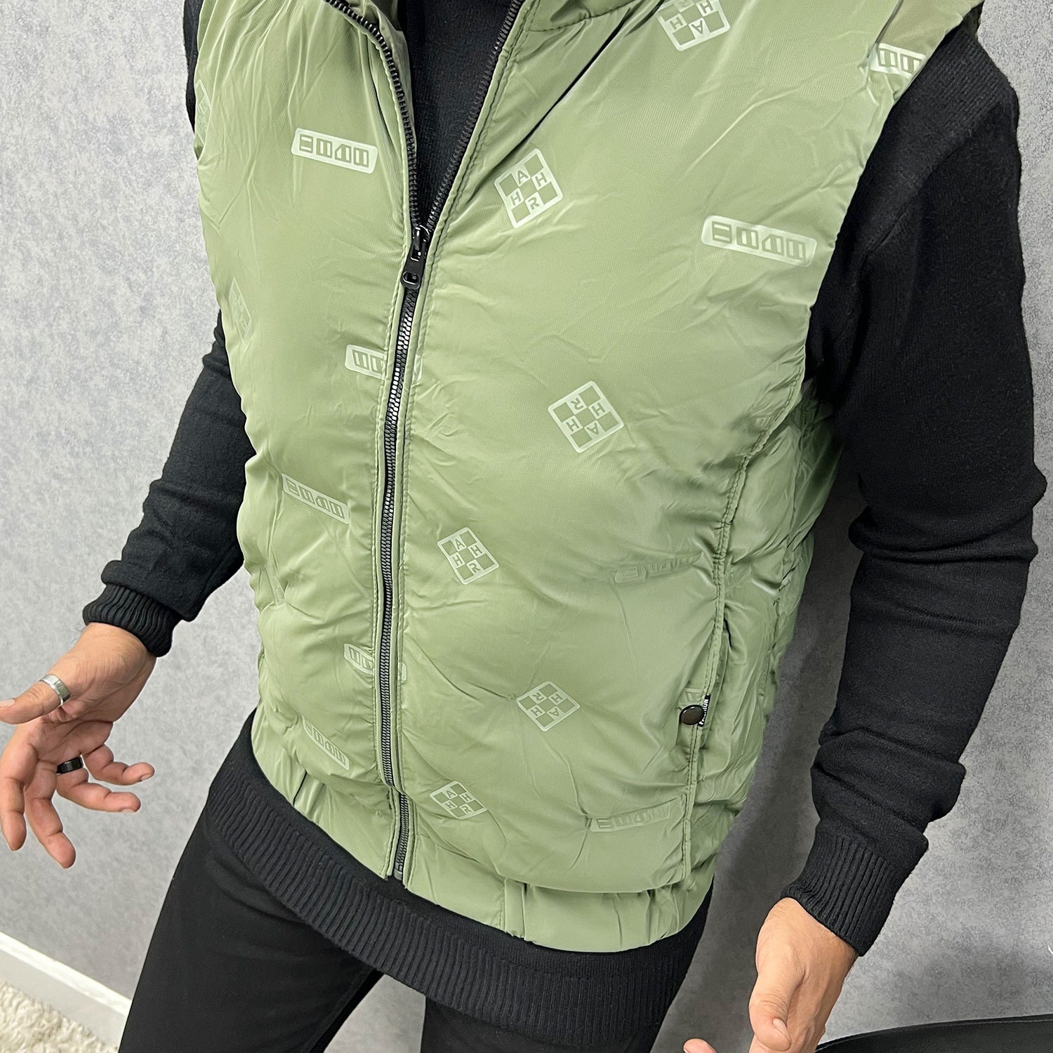 Modern Bubble Quilted Detachable Hood Imported Men's Gilet