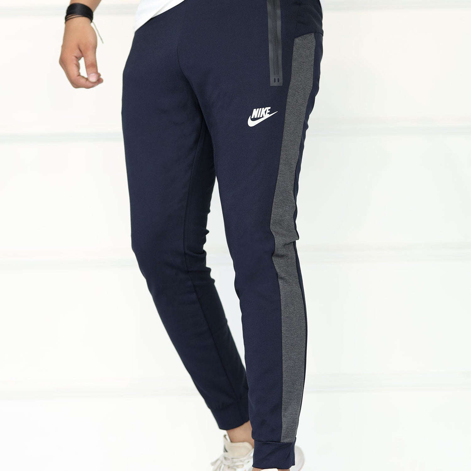 Nke 'Gravity-Defy' 4-Way Stretch SlimFit Trouser In Navy Blue