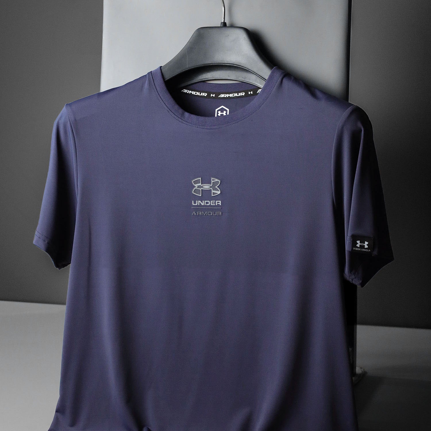 Undr Armr Mid Chest Logo Mesh Dry-Fit Tee