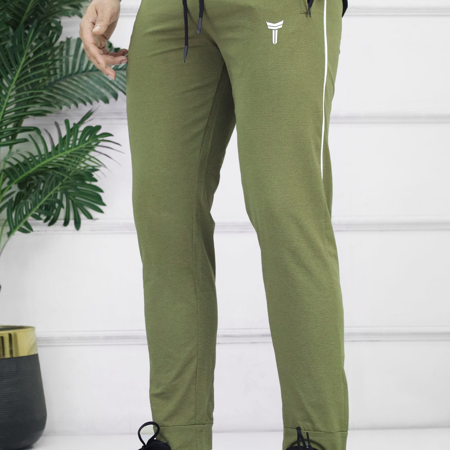 Turbo 'TRB Club' Side Striped Men's Dry-Fit Trouser In Olive