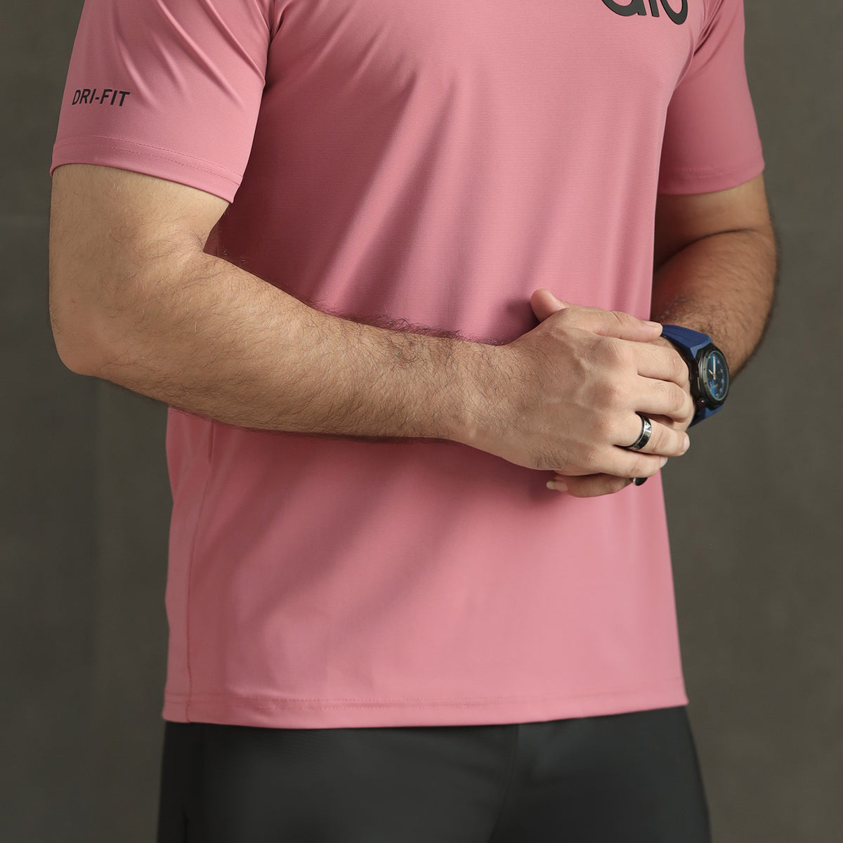 Alo Yoga Distinctive Front Logo Arrival Dry-Fit Tee