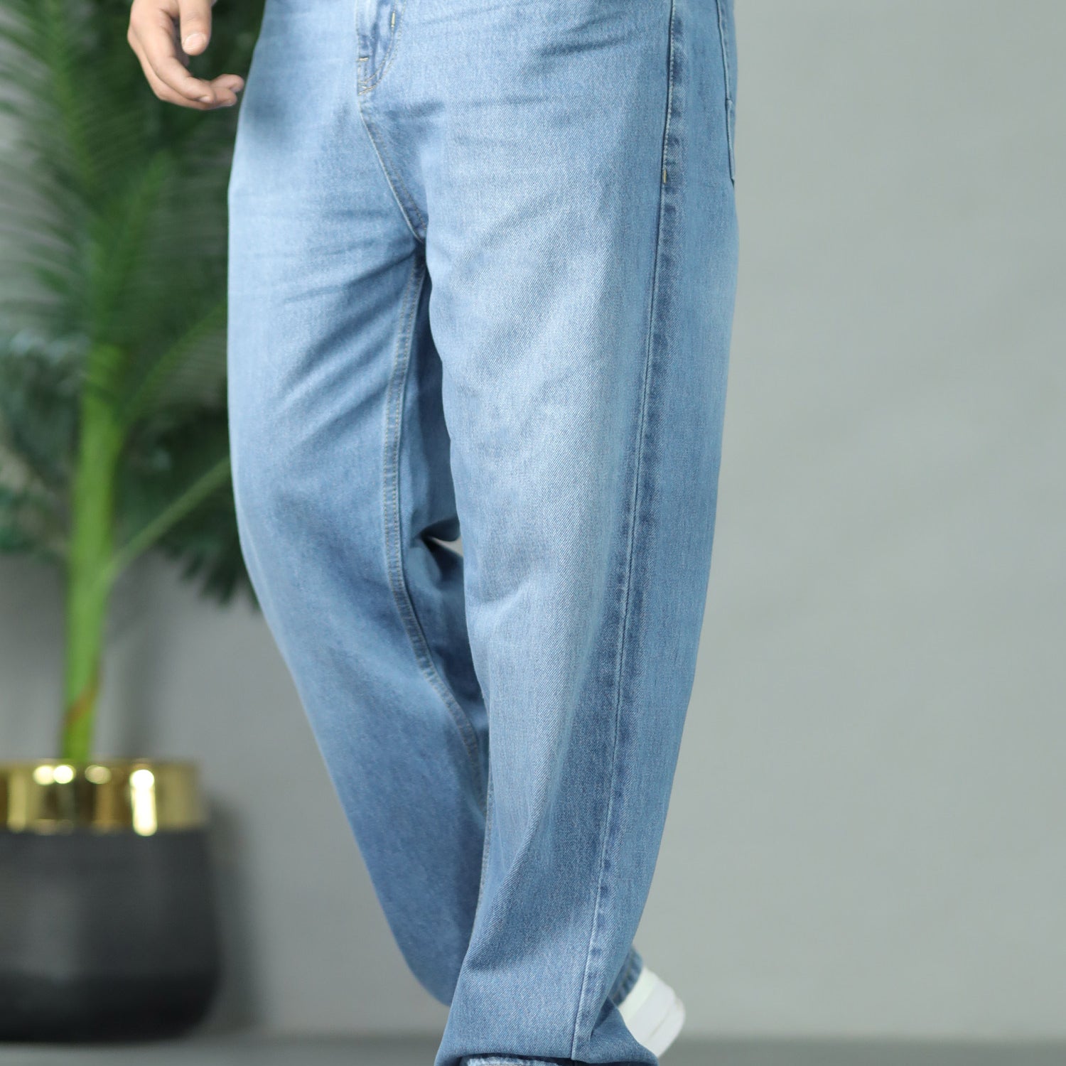 Turbo Men's Wide-Leg Baggy Jeans In Sky Blue