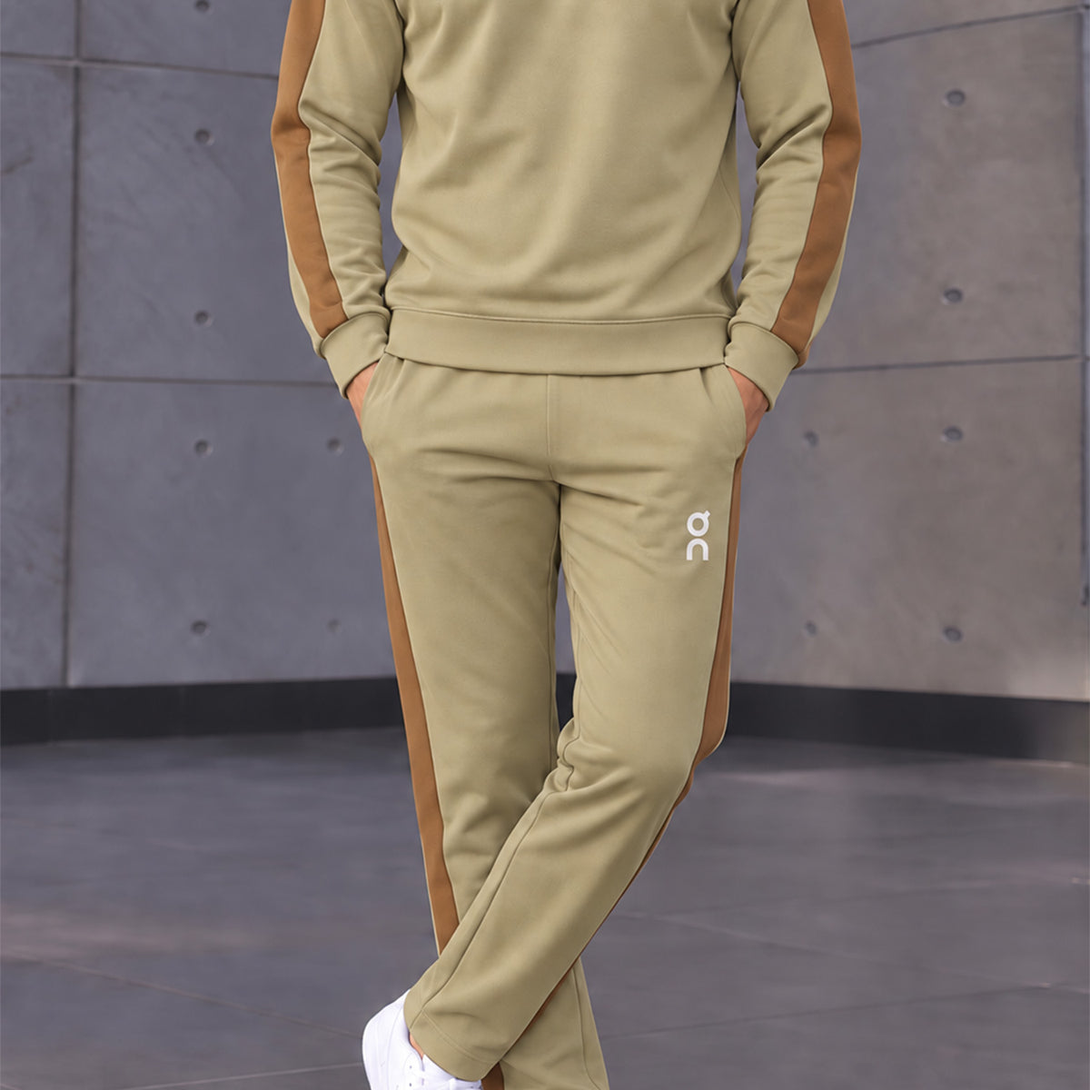 On Clud Athletic Pullover Men's Co-Ord Set