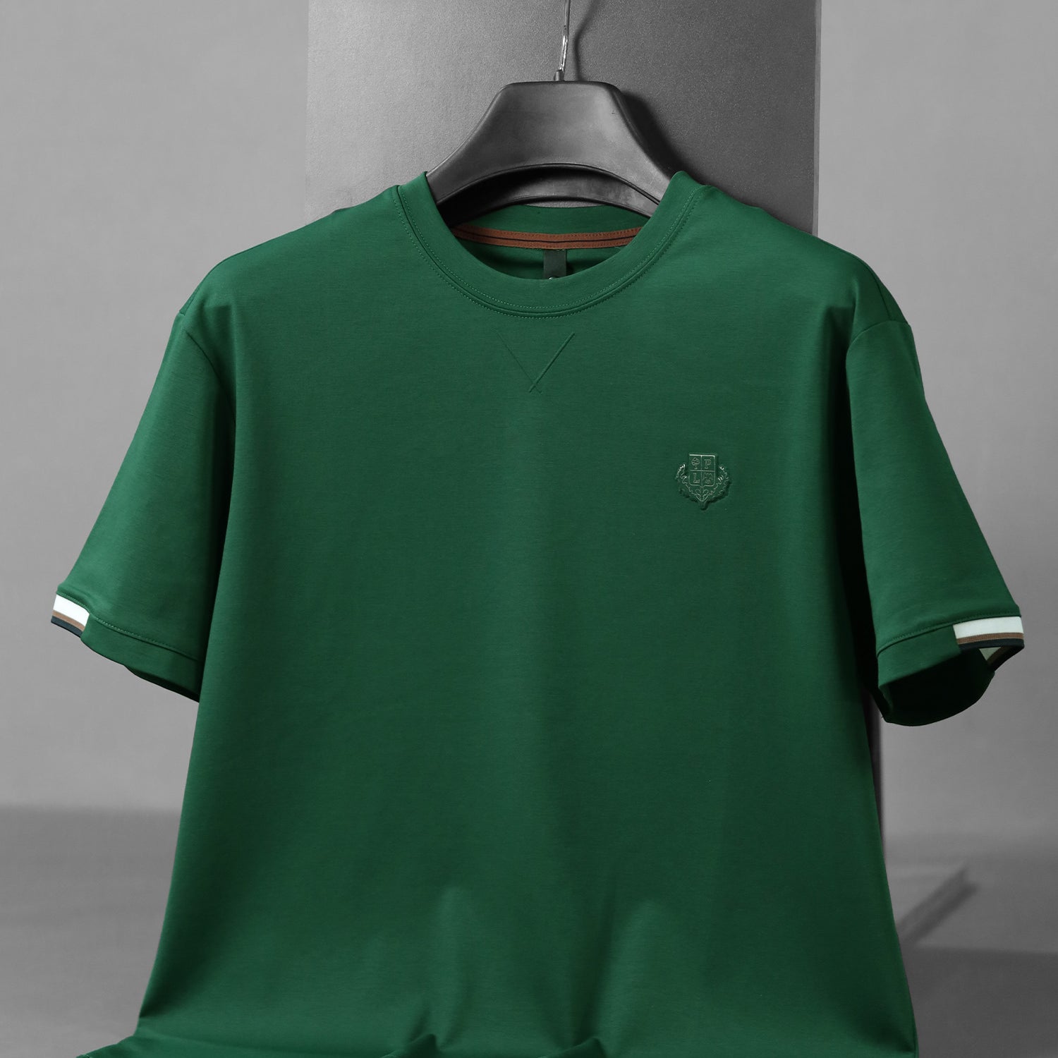 Men's Small Emblem On Chest T-Shirt