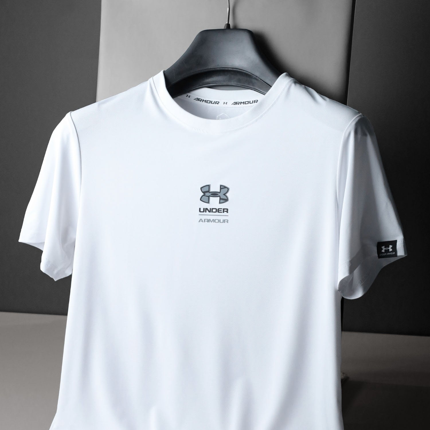 Undr Armr Mid Chest Logo Mesh Dry-Fit Tee