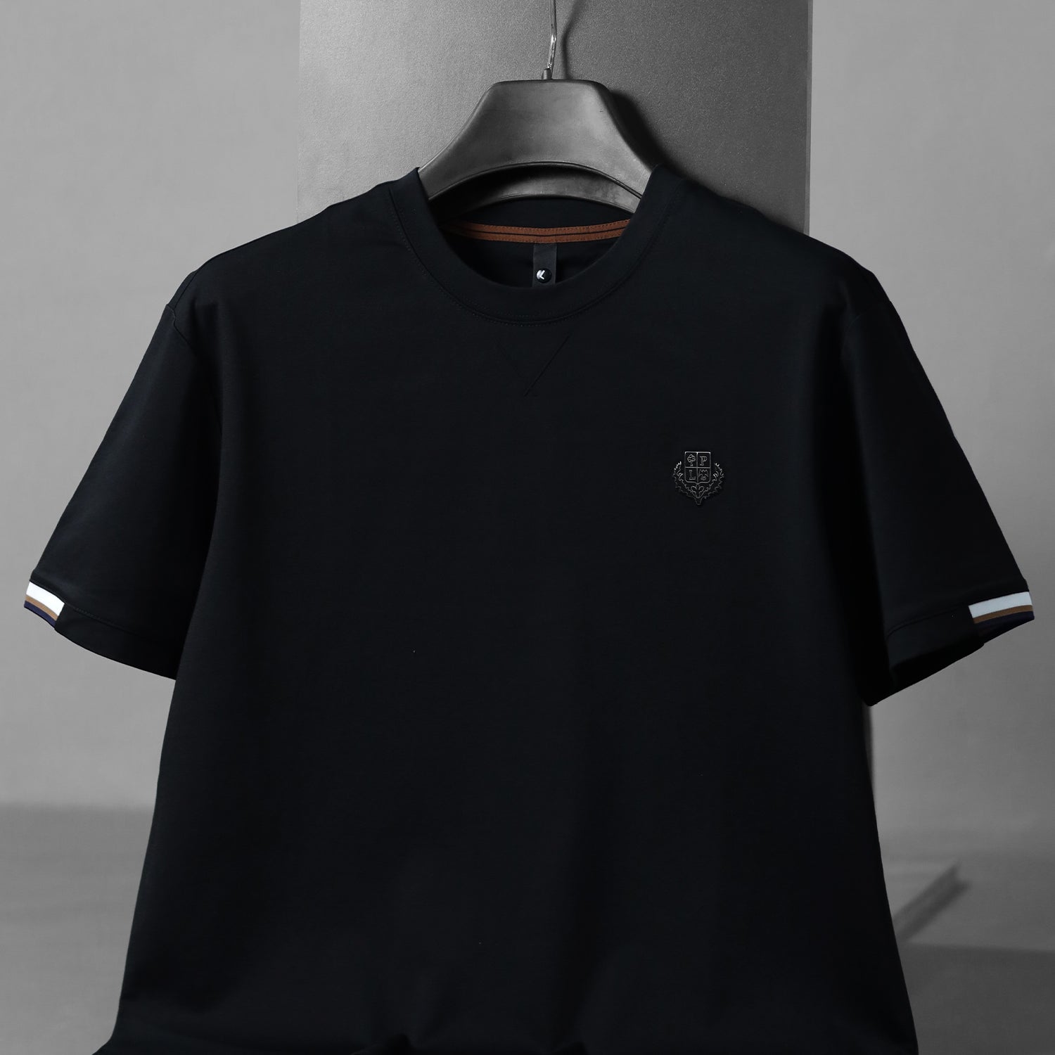 Men's Small Emblem On Chest T-Shirt
