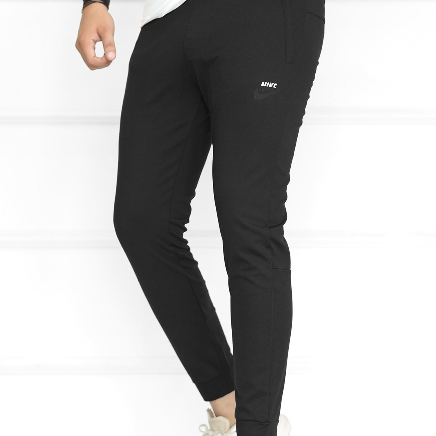 Nke 'Airborne' Division Active SlimFit Trouser In Black