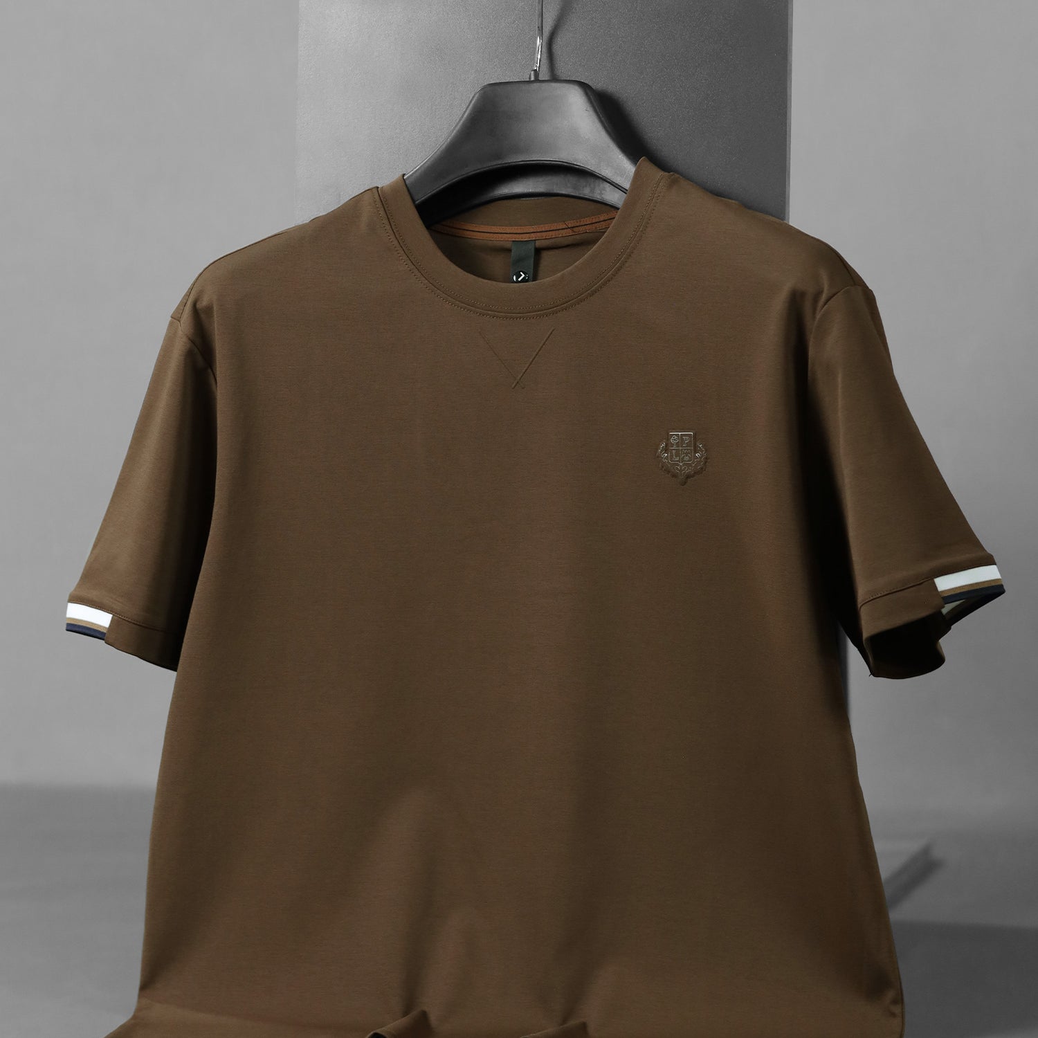 Men's Small Emblem On Chest T-Shirt