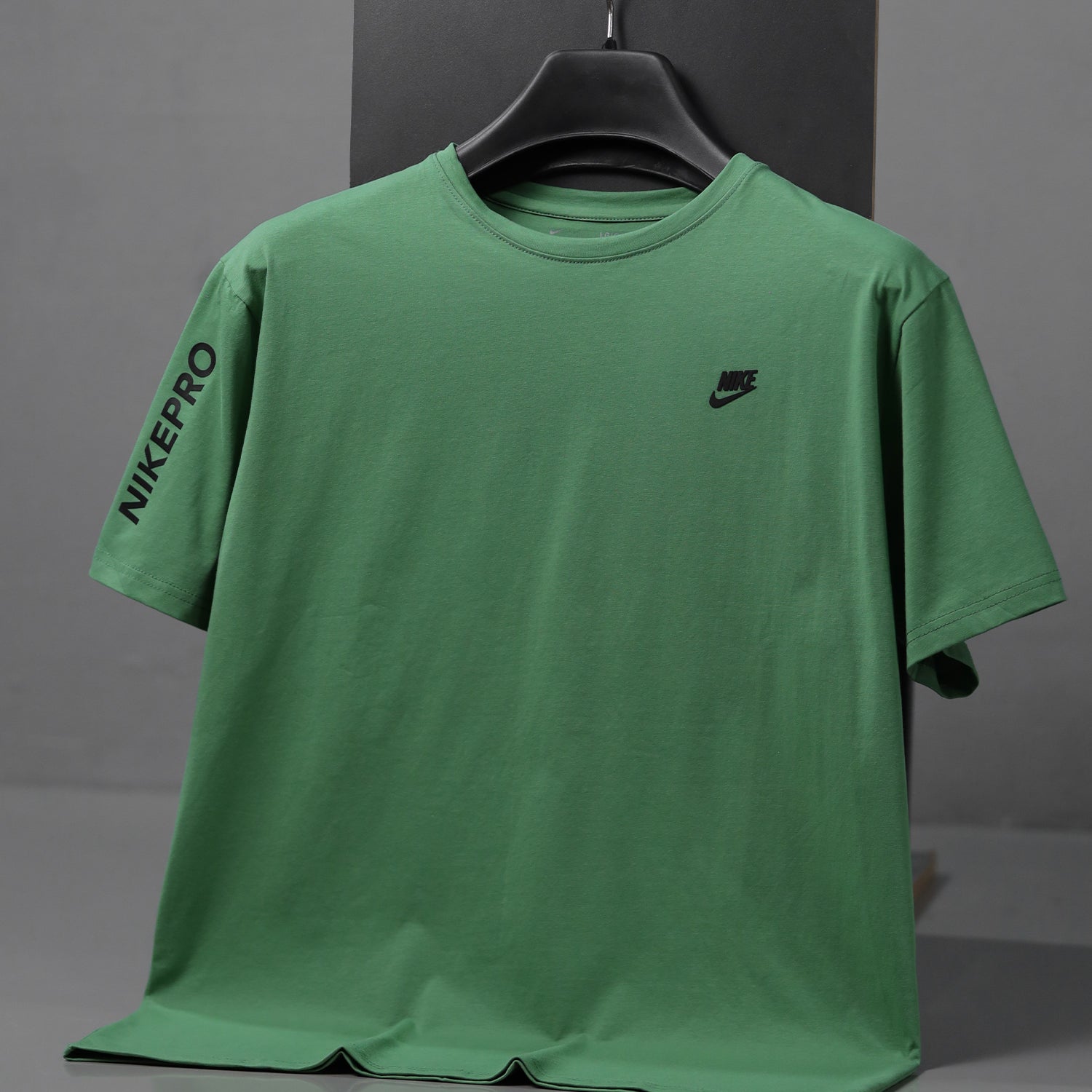 Nke Sportswear Premium Essential Men's Tee