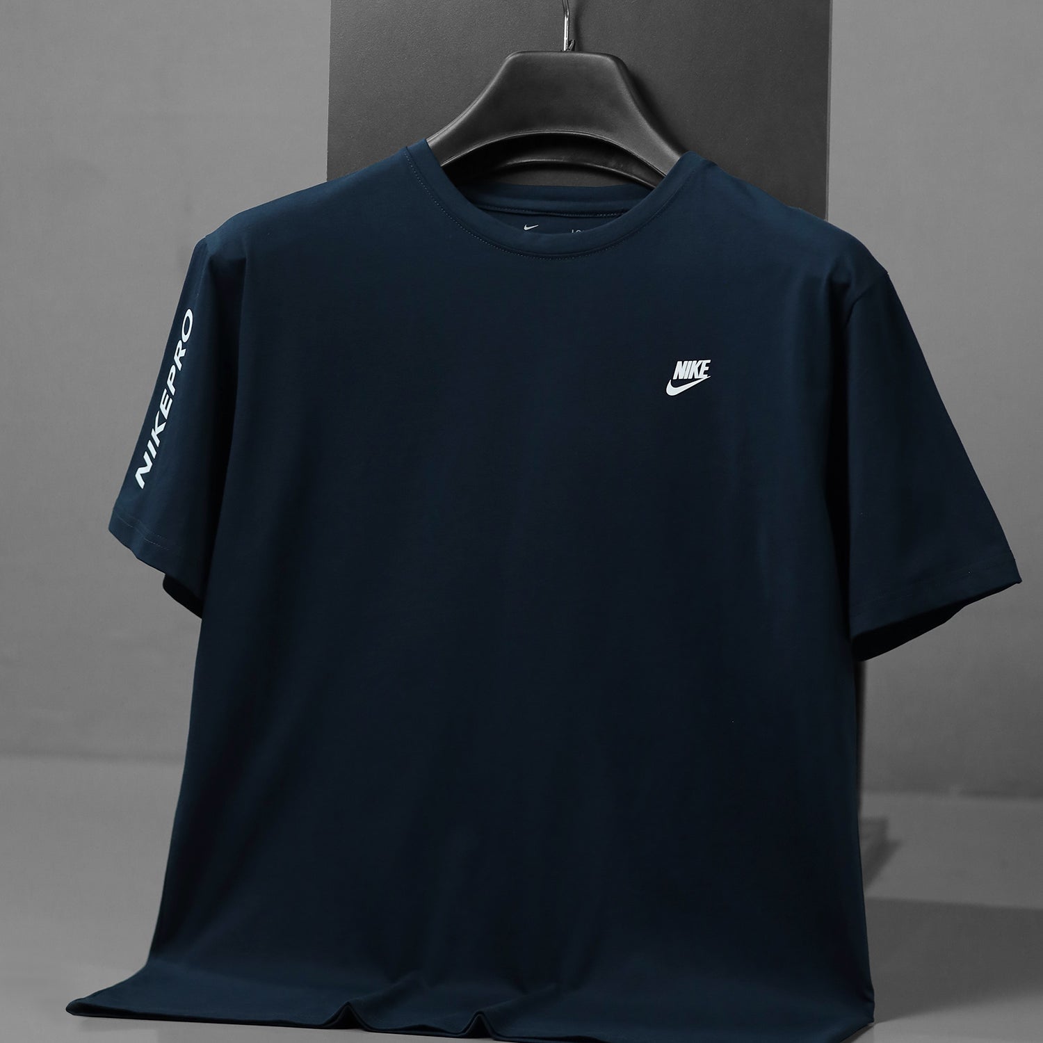 Nke Sportswear Premium Essential Men's Tee