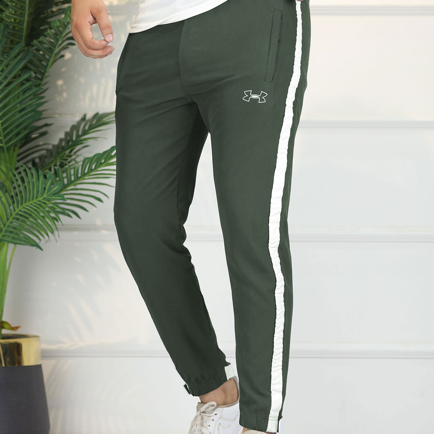 Undr Armr 'The Reveal' Cuff Logo & Sideline Micron Trouser In Olive