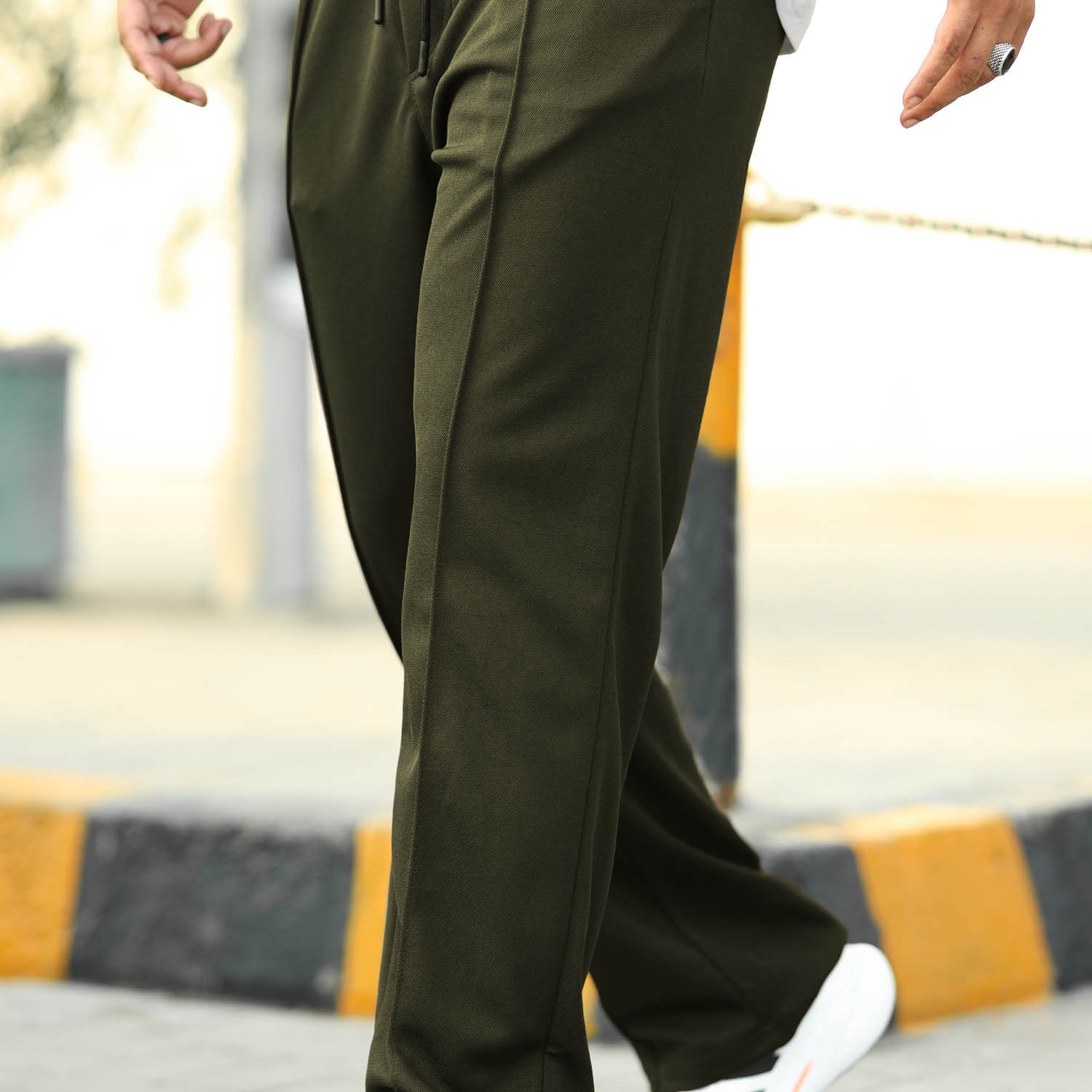 Plain Stripe Line Loose Bottom Trouser In Olive