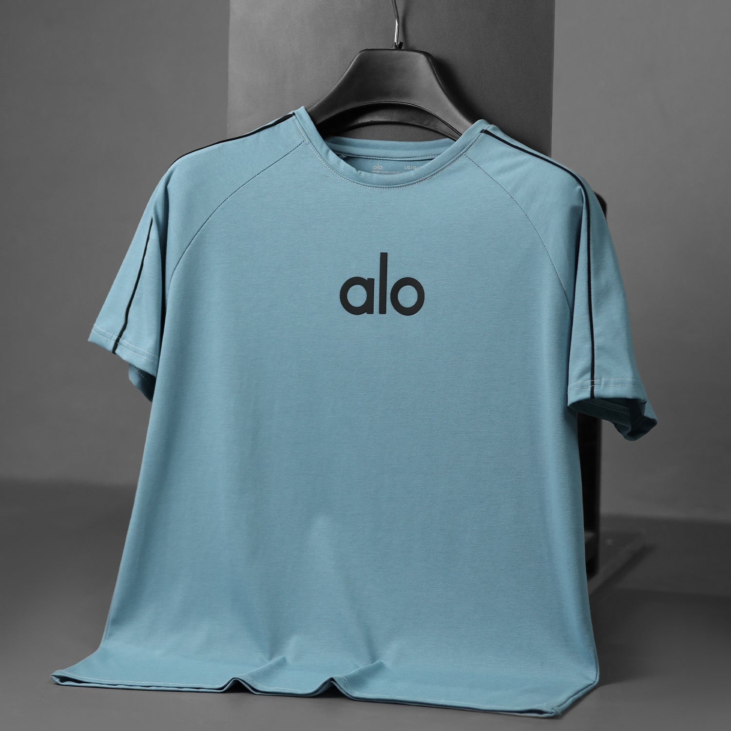 Alo Distinctive Front Logo Men's Tee