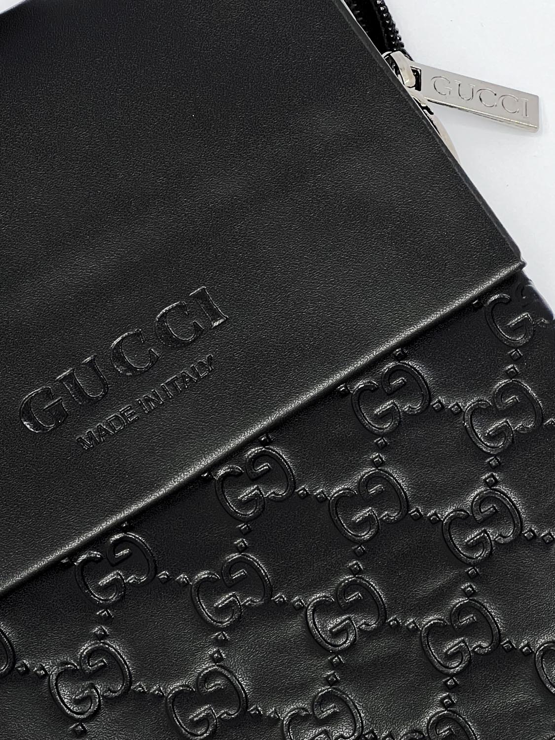 Guci Cross Body Bag in Black