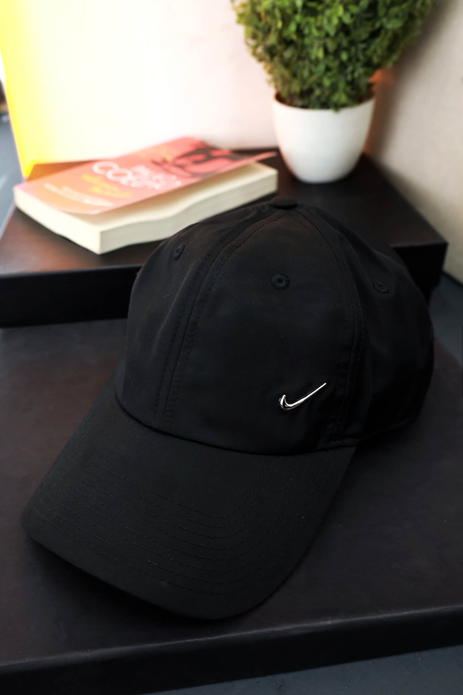 Nke Metal Logo Breathable Dry Fit Cap In Black