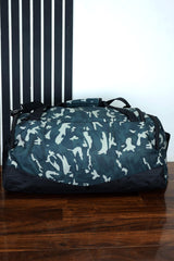 Und Front Logo Travel Bag In Camouflage