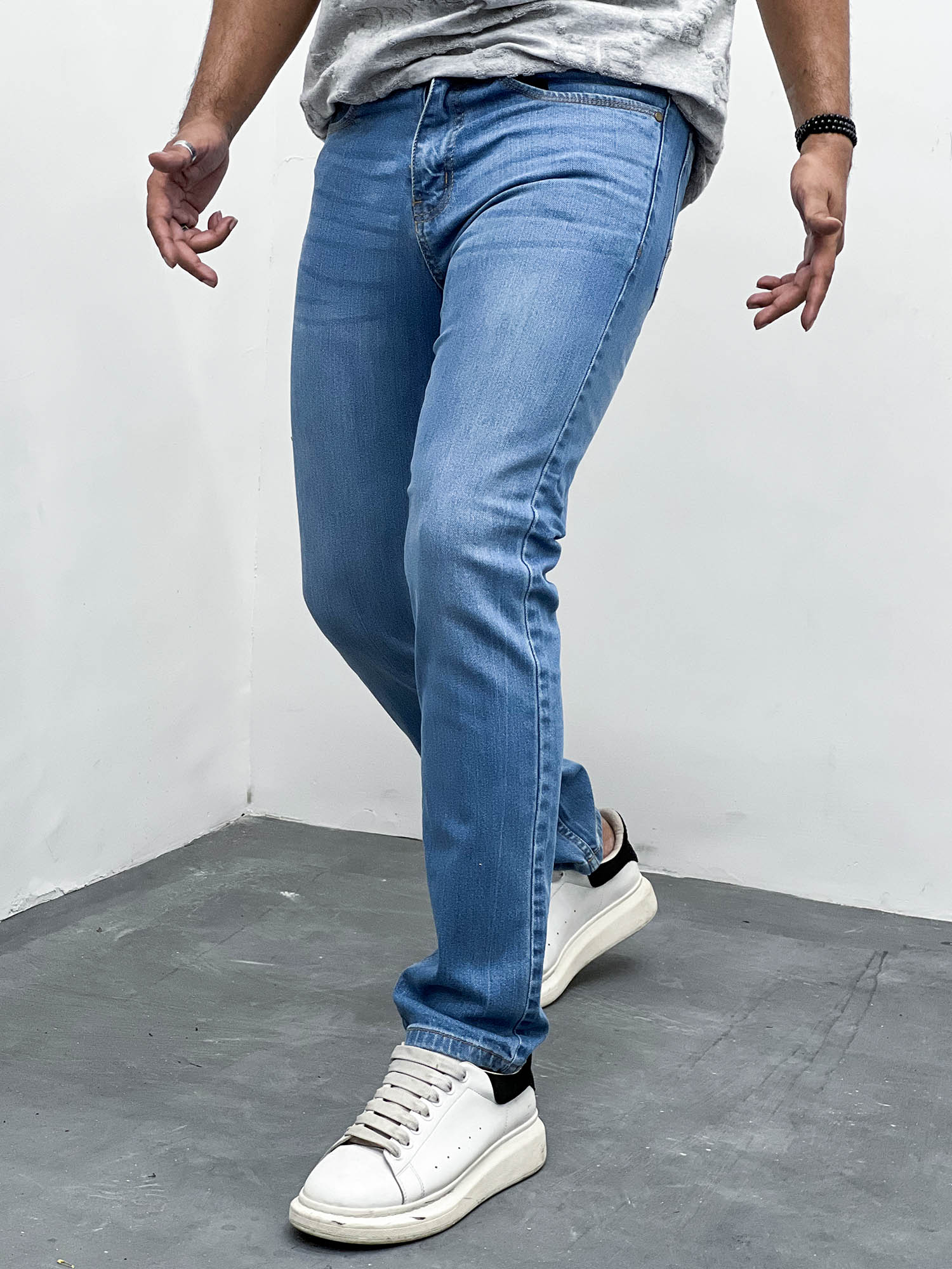 Turbo Straight Fit Jeans In Sky Blue