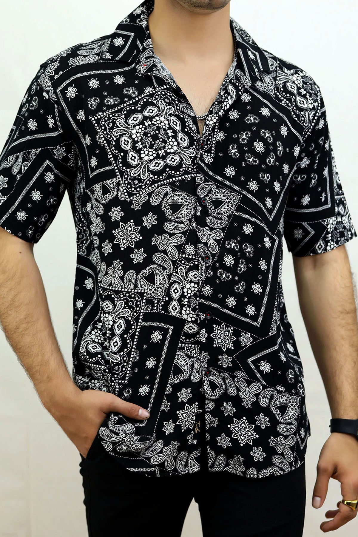 Vintage Paisley Design Half Sleeve Linen Casual Shirt In Black