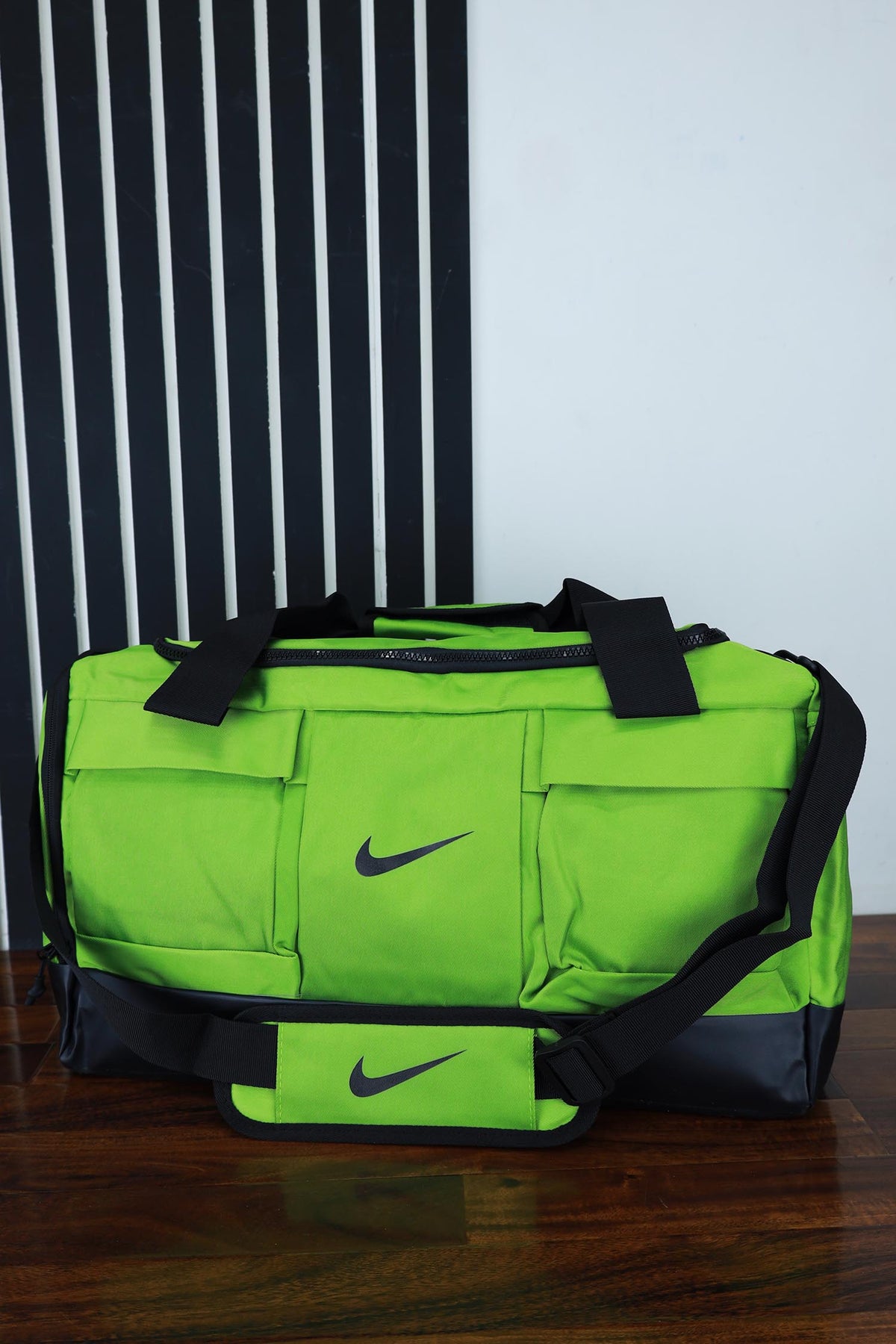 Nke Front Travel Bag In Parrot Green