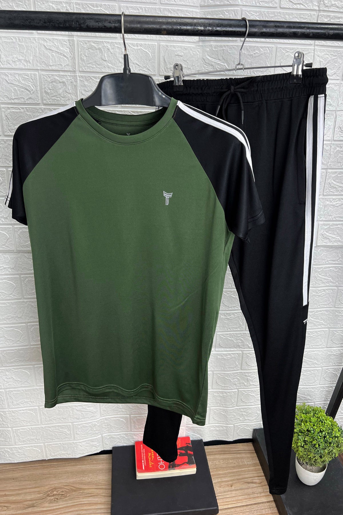 Wrangler Sleeve Quickdry Tracksuit In Green