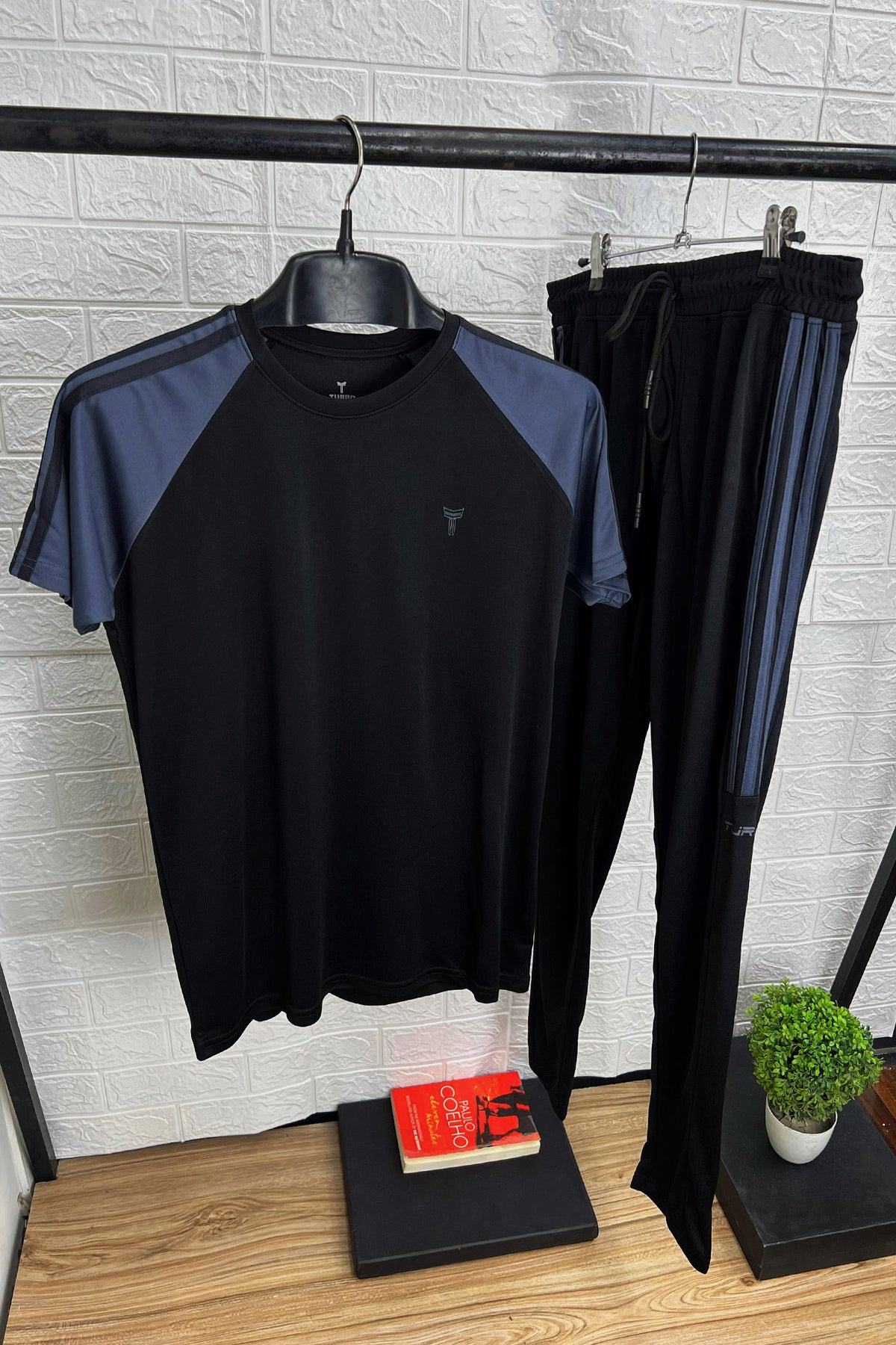 Wrangler Sleeve Quickdry Tracksuit In Black