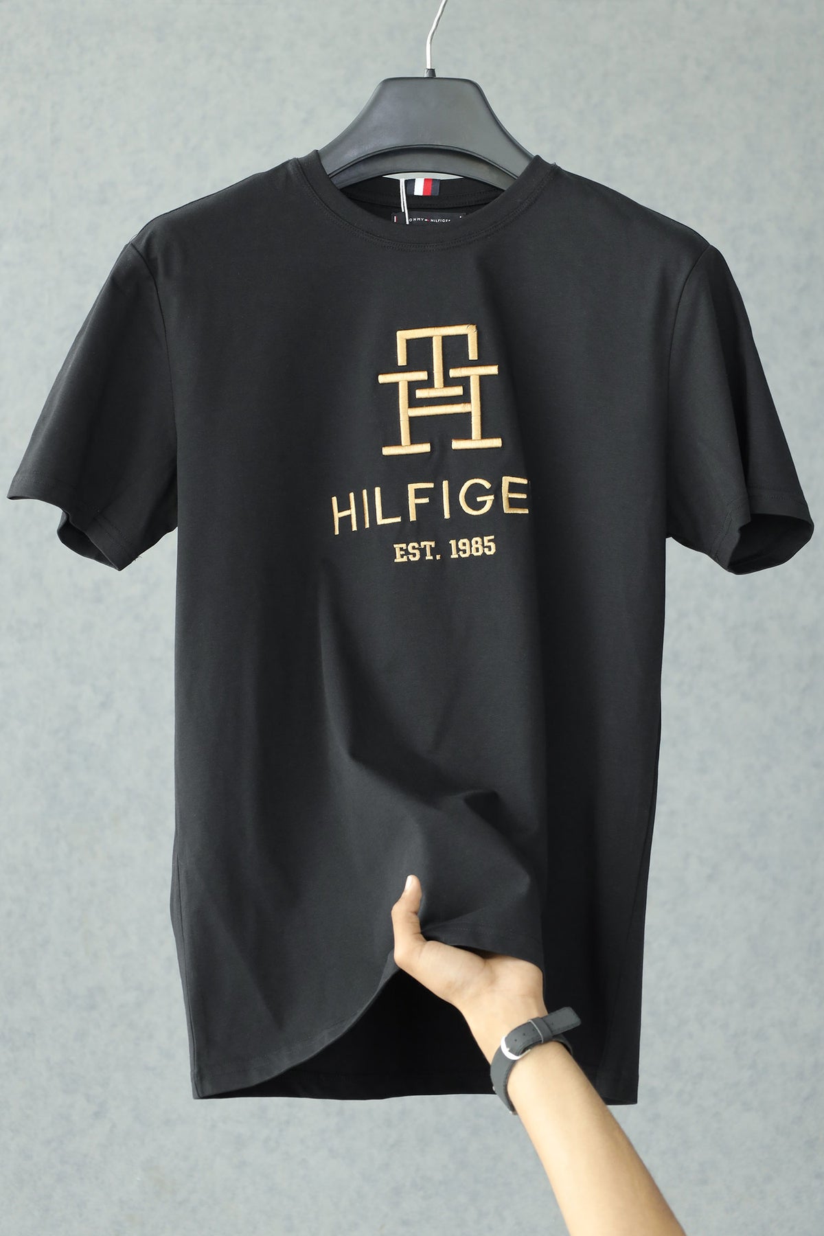 Tmy Hlfgr Icon Family Crest Imported Round Neck T-Shirt In Black