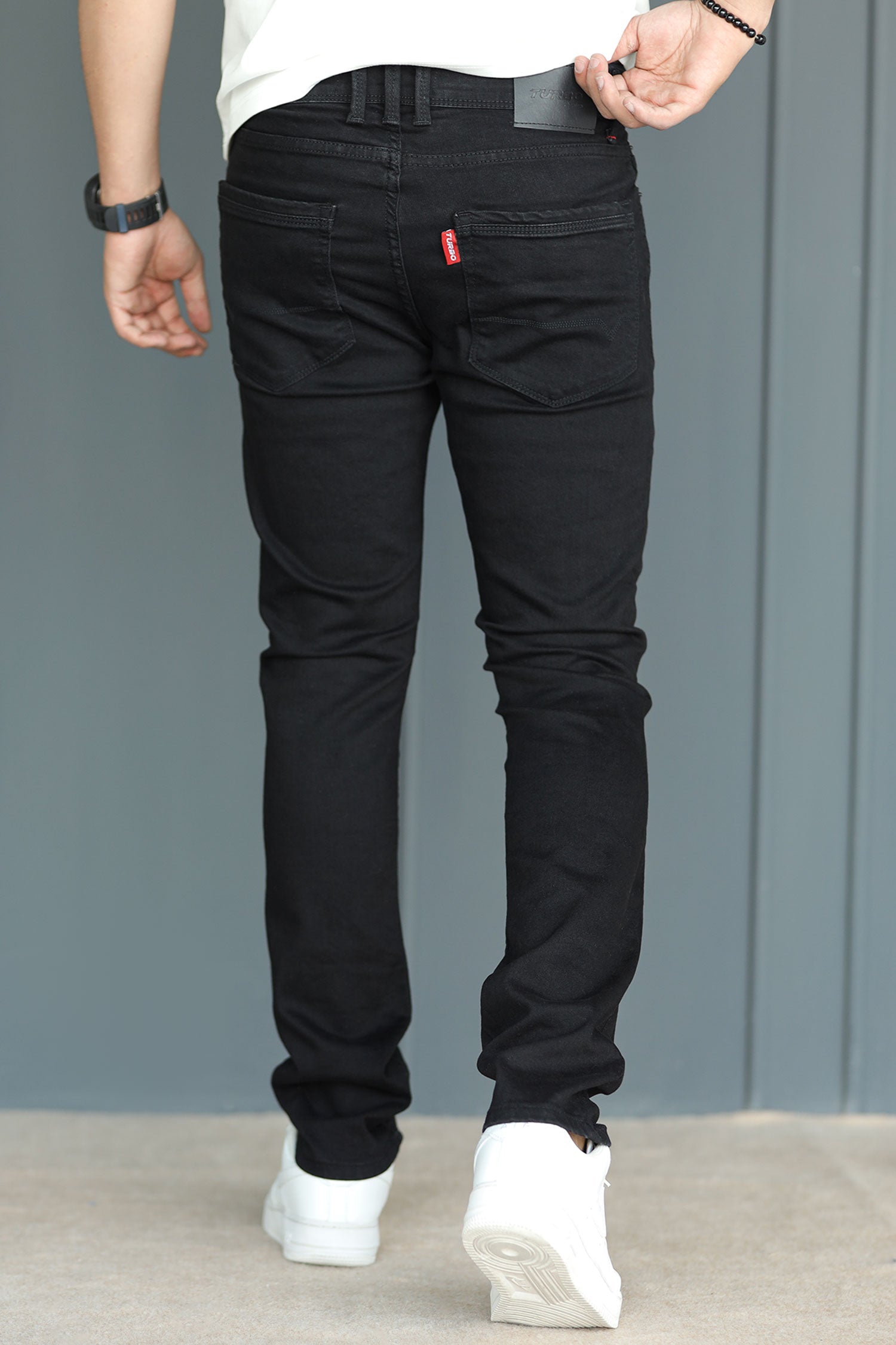 Pure Color Slim Fit Turbo Jeans In Black