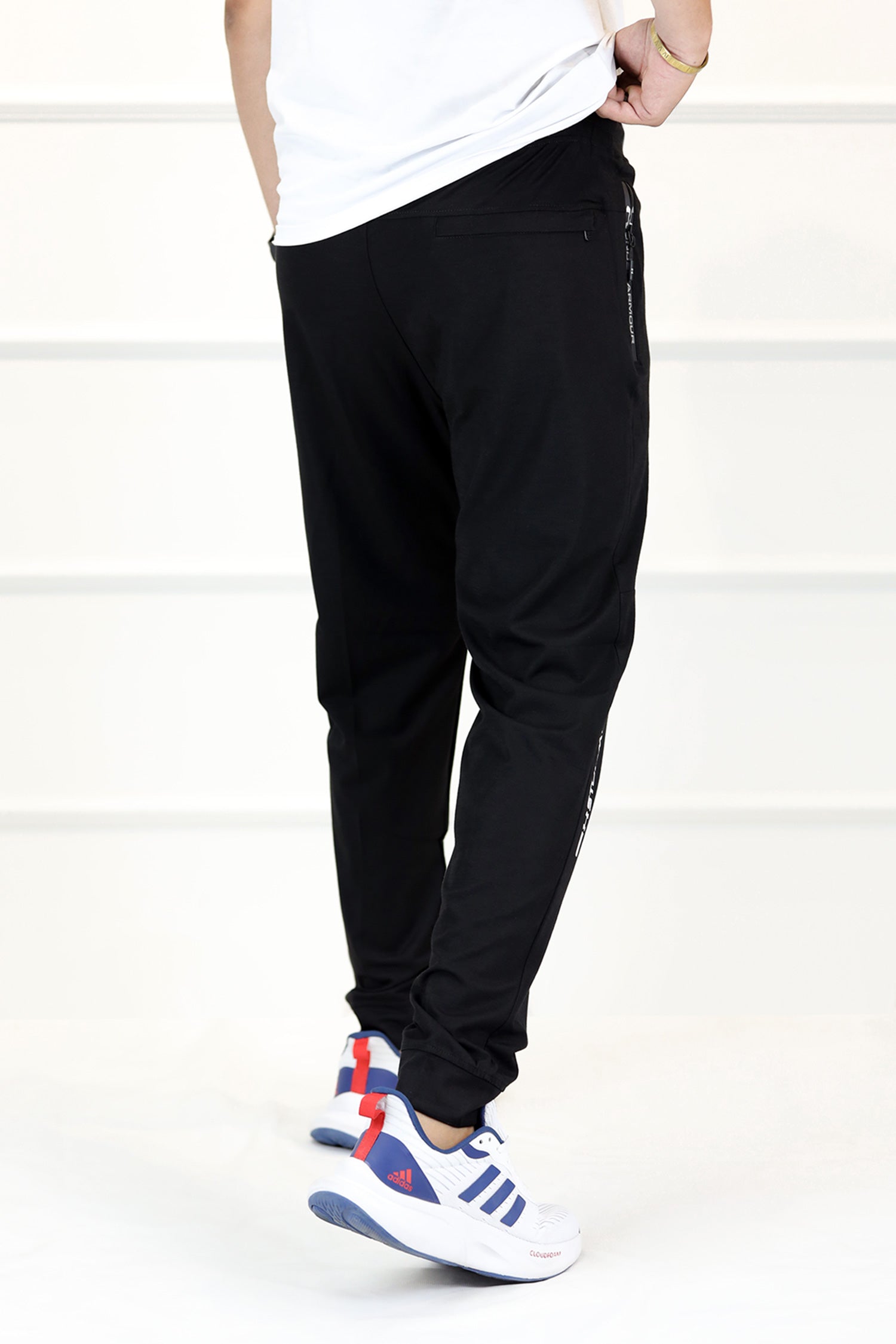 Undr Armr Meridan Athletic Zipper Pocket Sportswear Trouser In Black