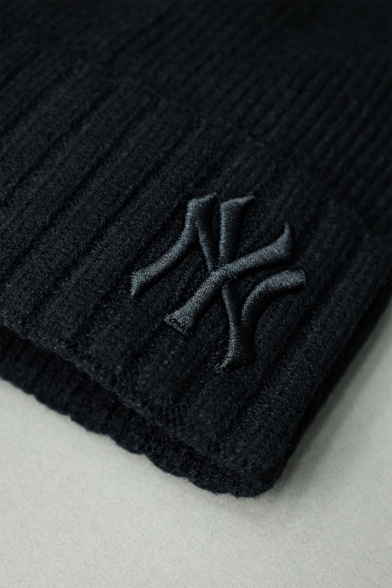 NY Letter Era Cashmere Wool Beanie Cap In Black