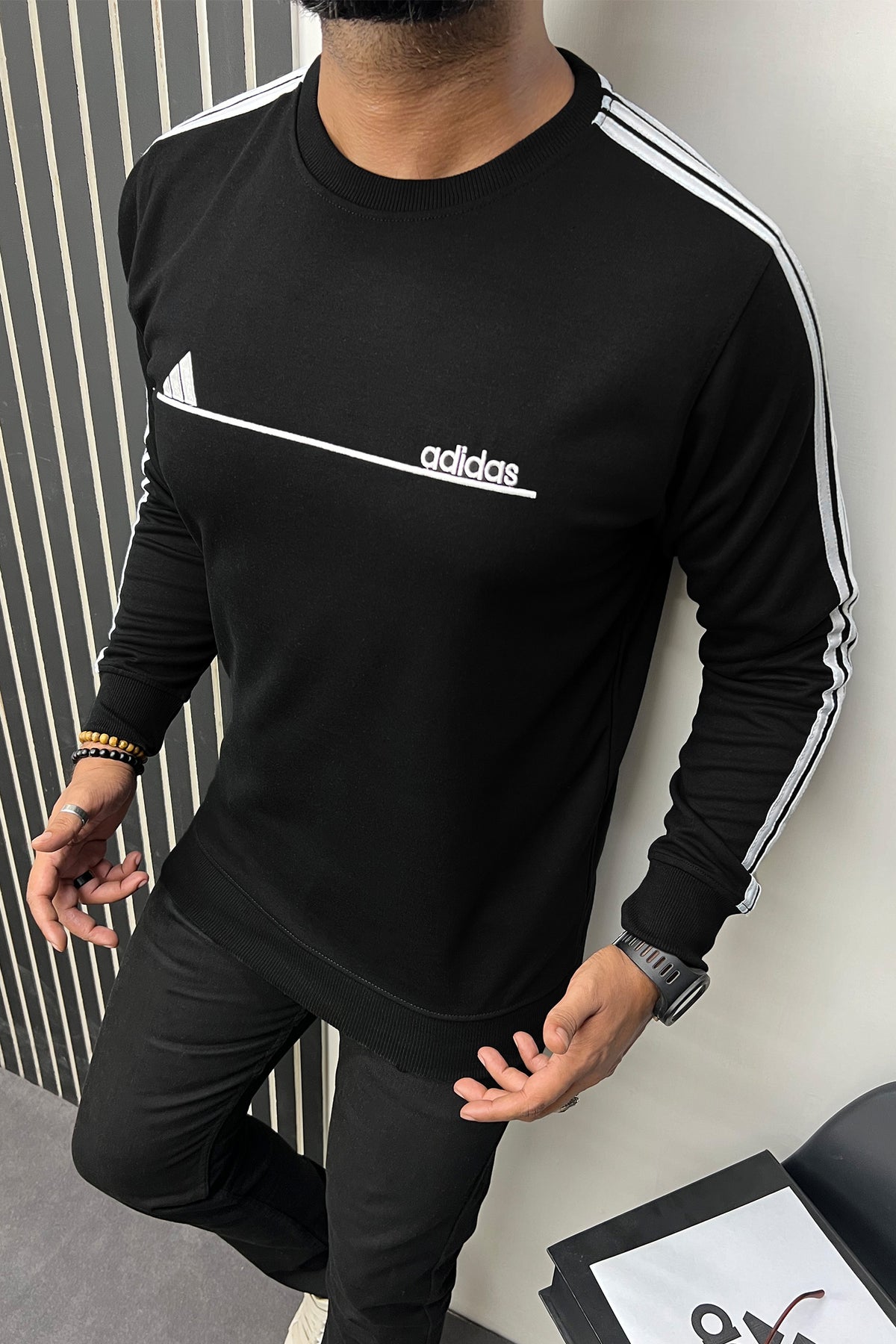 Adds Signature 3 Stripes Full Sleeves Men's Sweatshirt In Black