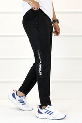 Undr Armr Ecrek Slim Fit Sportswear Trouser In Black