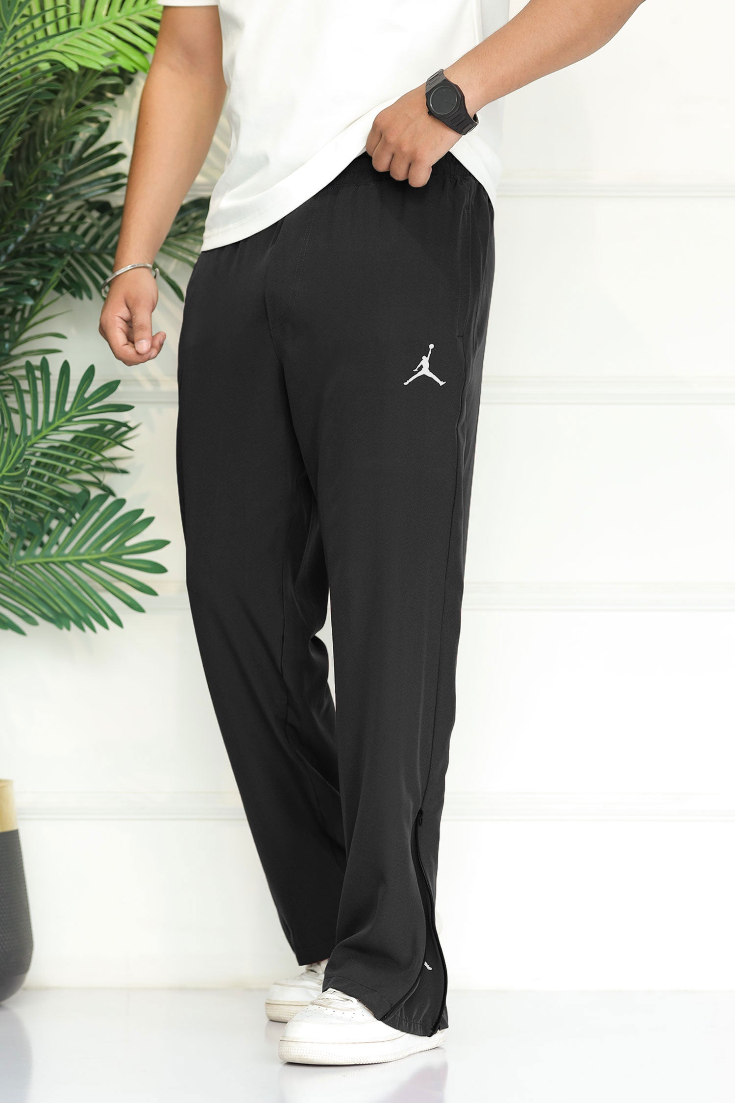Jrdn 'Airborne' Micro-Tech Loose-Bottom Trouser