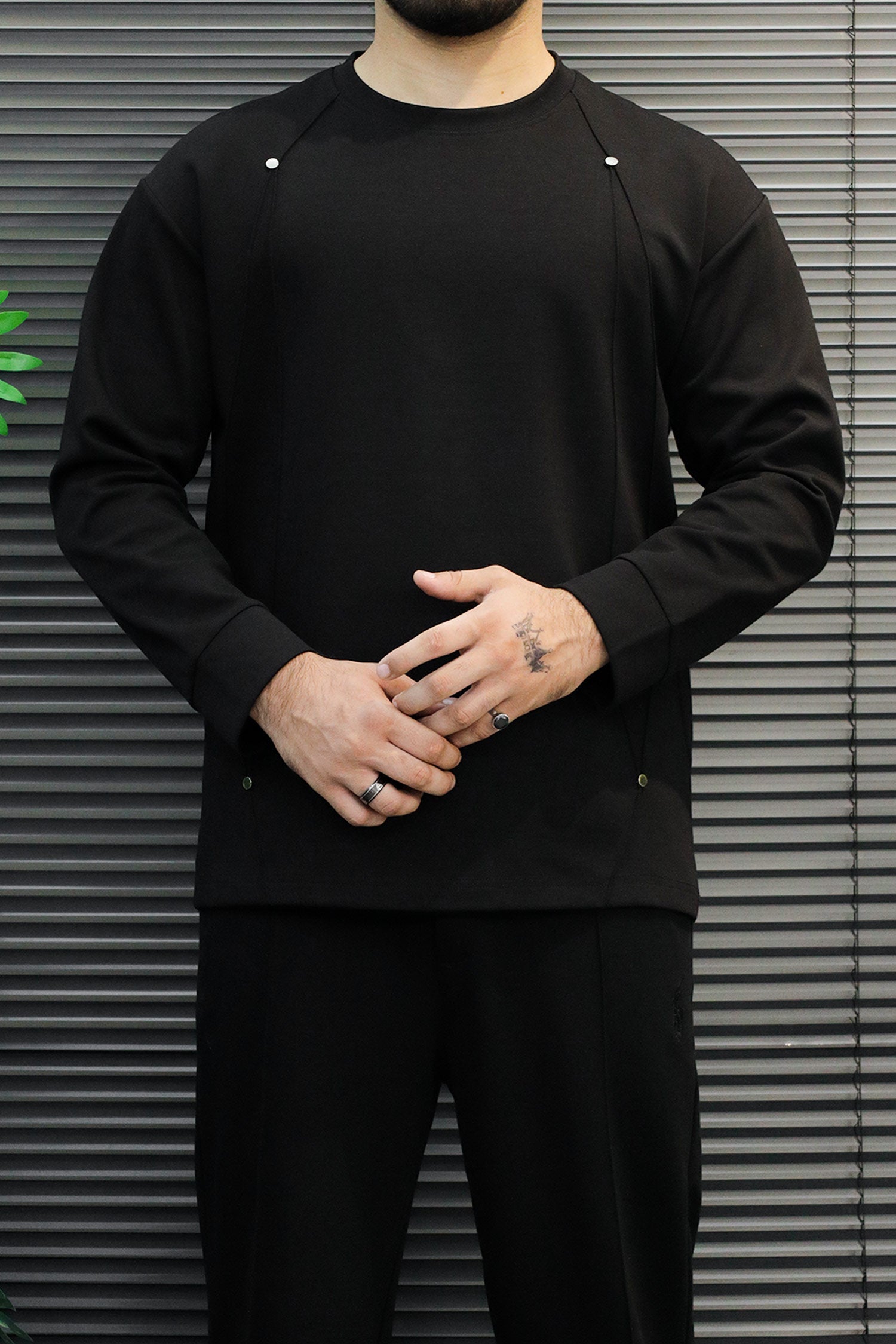 Turbo Geometric Piping Imported Round Neck Men's Sweatshirt In Black