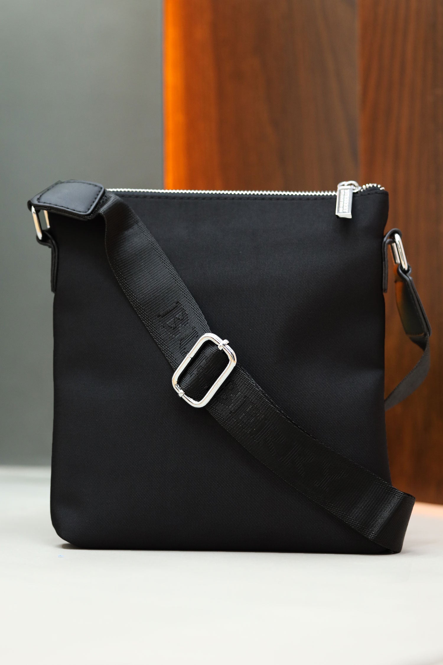 Burbrry Plain PU Leather Cross Body Bag in Black