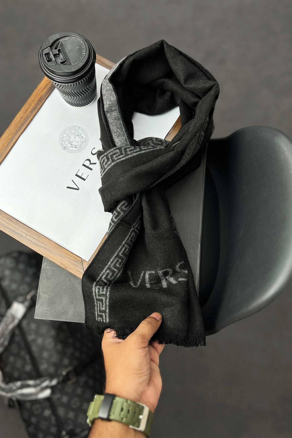 Vrsce Geomatric Typography Pure Wool Men Mufflers In Black